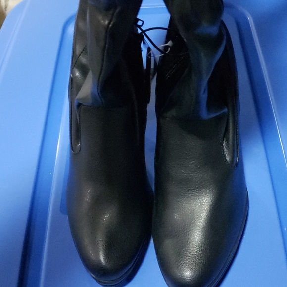 Women's Knee High Boots - Picture 2 of 11